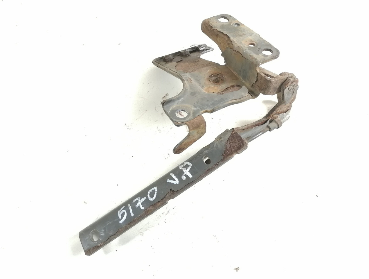 Scania lower grille carrier hinge 1727263 - Võre - Veoauto: pilt 1 Scania lower grille carrier hinge 1727263 - Võre - Veoauto: pilt 1