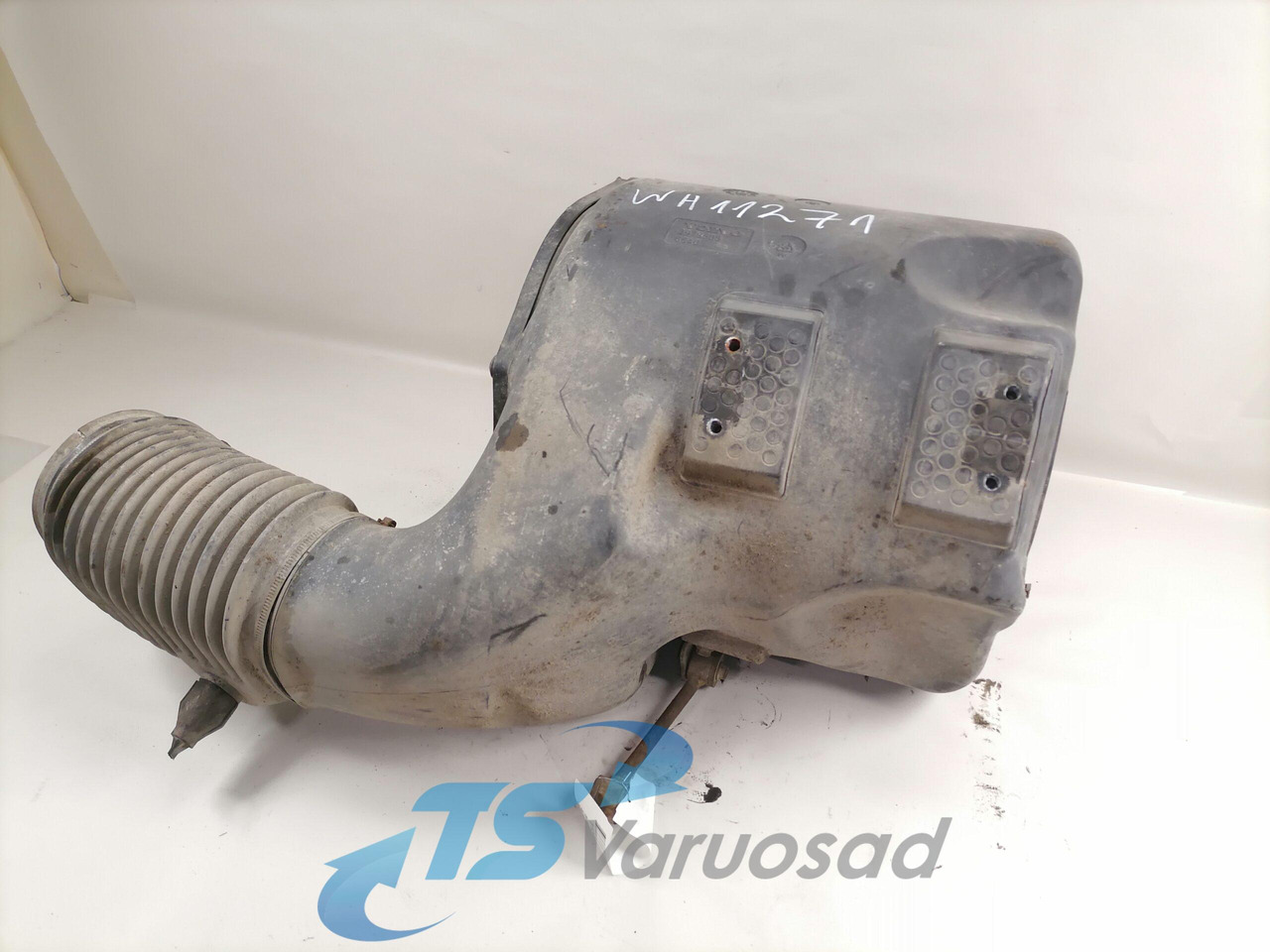 Volvo Air filter housing 3979505 - Sisselaskesüsteem - Veoauto: pilt 2 Volvo Air filter housing 3979505 - Sisselaskesüsteem - Veoauto: pilt 2