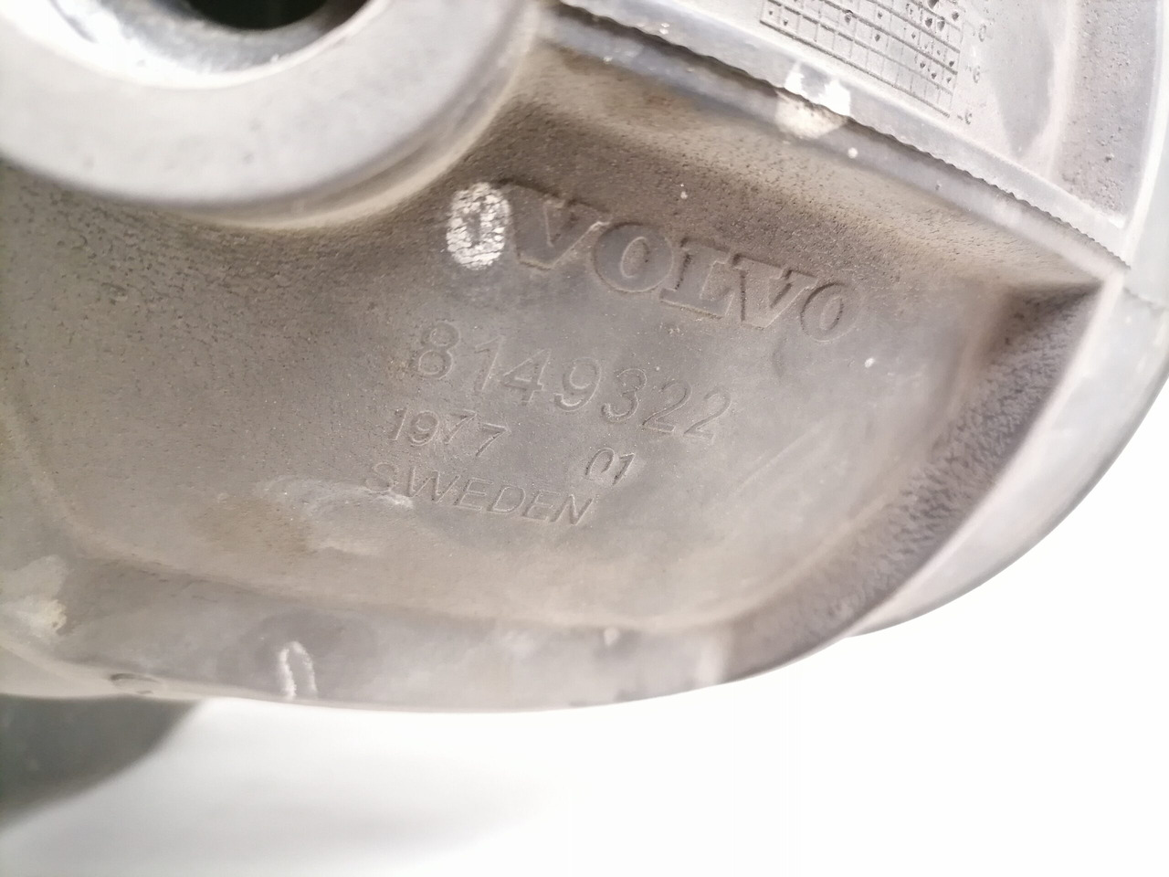 Volvo Air filter housing 3979505 - Sisselaskesüsteem - Veoauto: pilt 2 Volvo Air filter housing 3979505 - Sisselaskesüsteem - Veoauto: pilt 2