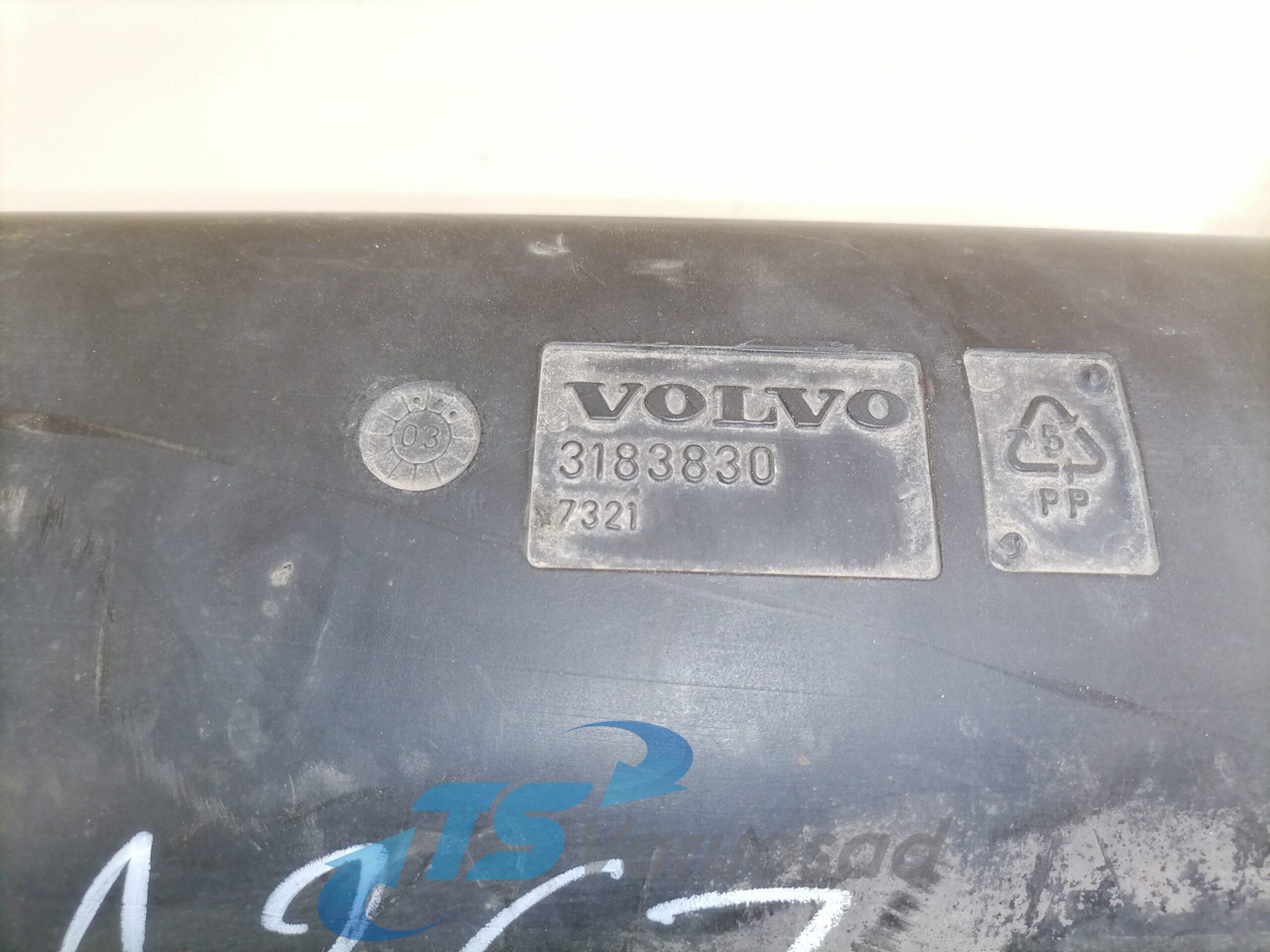 Volvo Air intake 3183830 - Sisselaskesüsteem - Veoauto: pilt 4 Volvo Air intake 3183830 - Sisselaskesüsteem - Veoauto: pilt 4
