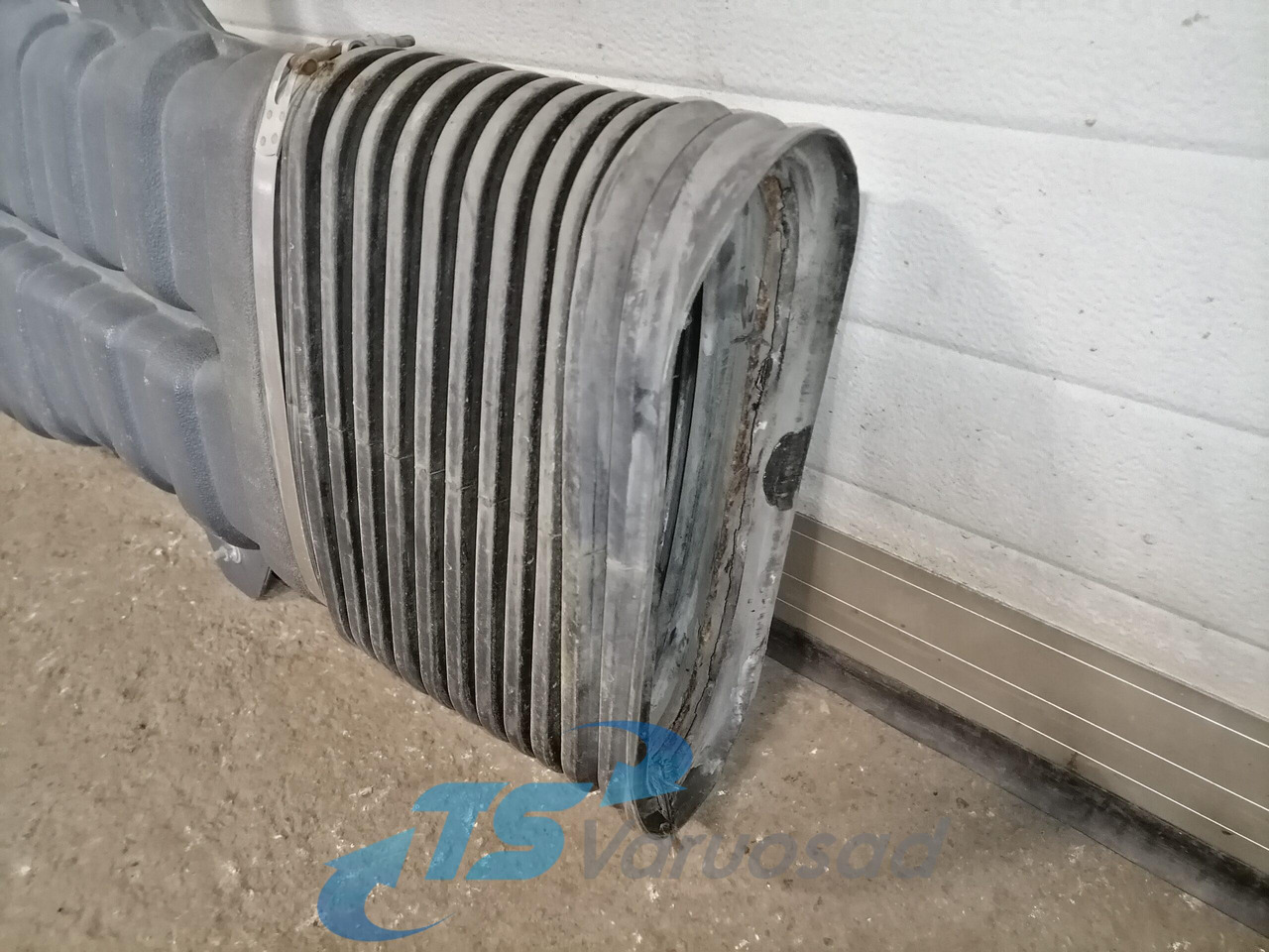 Volvo Air intake 8149274 - Sisselaskesüsteem - Veoauto: pilt 3 Volvo Air intake 8149274 - Sisselaskesüsteem - Veoauto: pilt 3