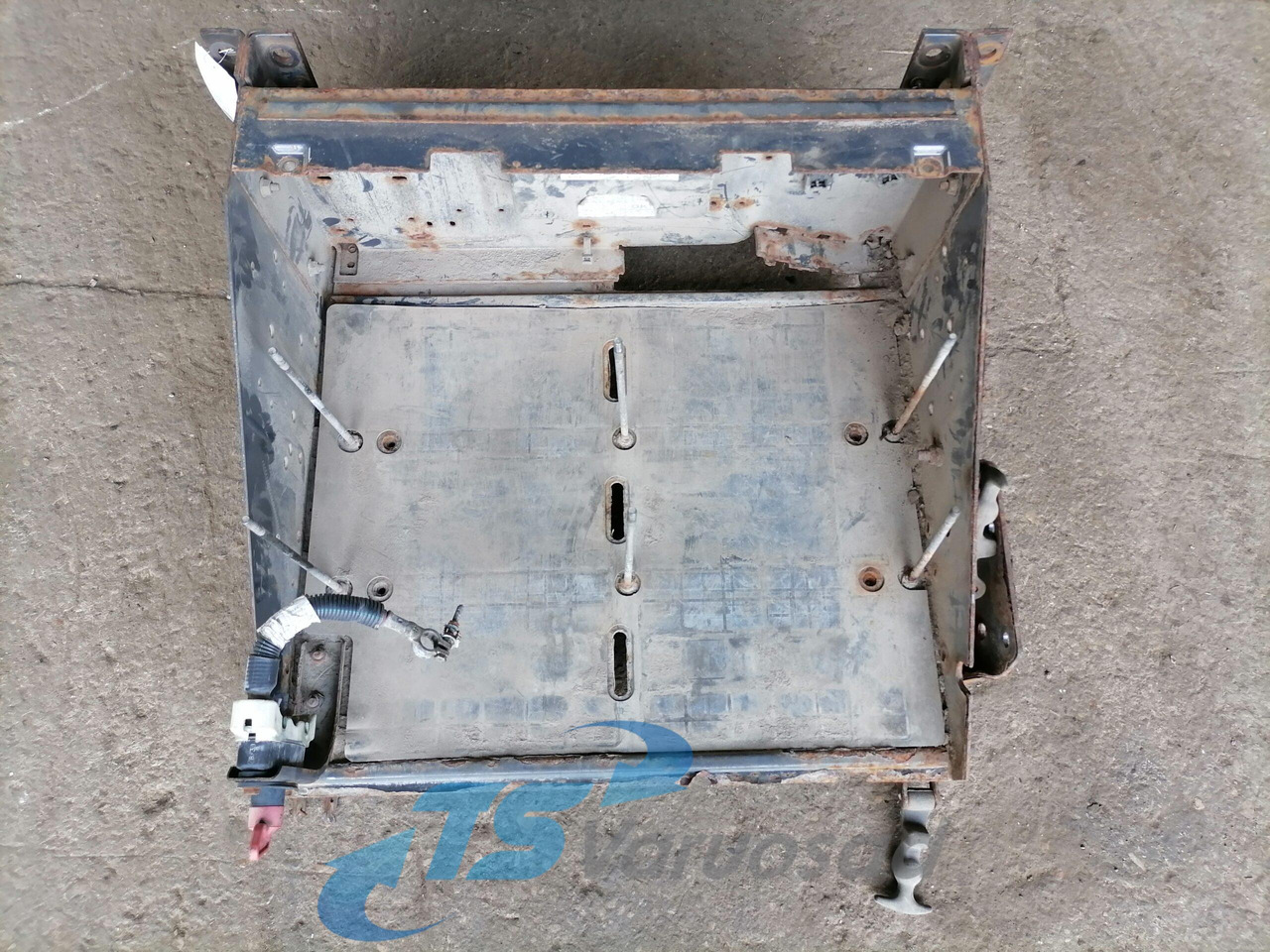 Volvo Battery box 21046415 - Aku - Veoauto: pilt 2 Volvo Battery box 21046415 - Aku - Veoauto: pilt 2