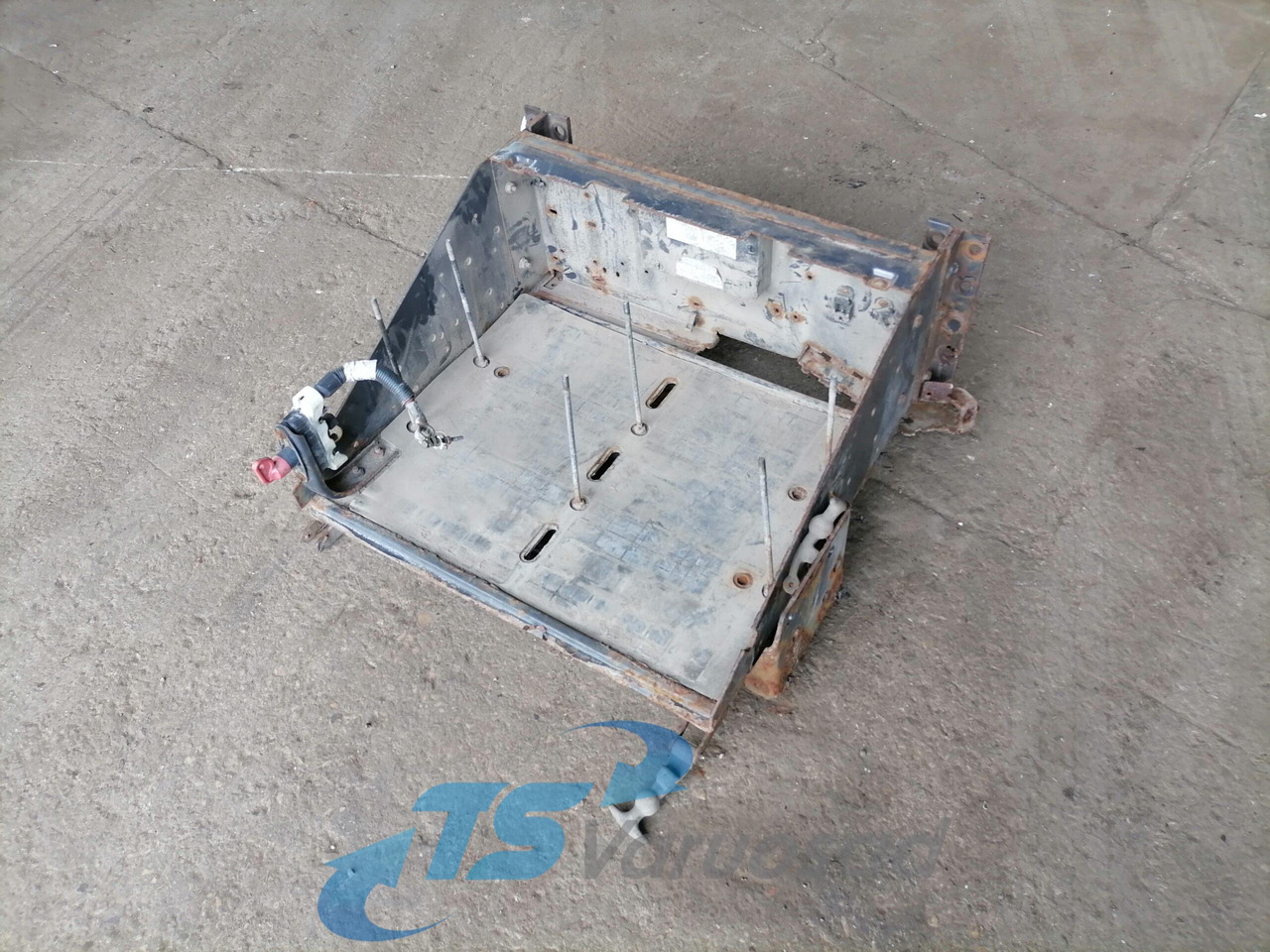 Volvo Battery box 21046415 - Aku - Veoauto: pilt 1 Volvo Battery box 21046415 - Aku - Veoauto: pilt 1