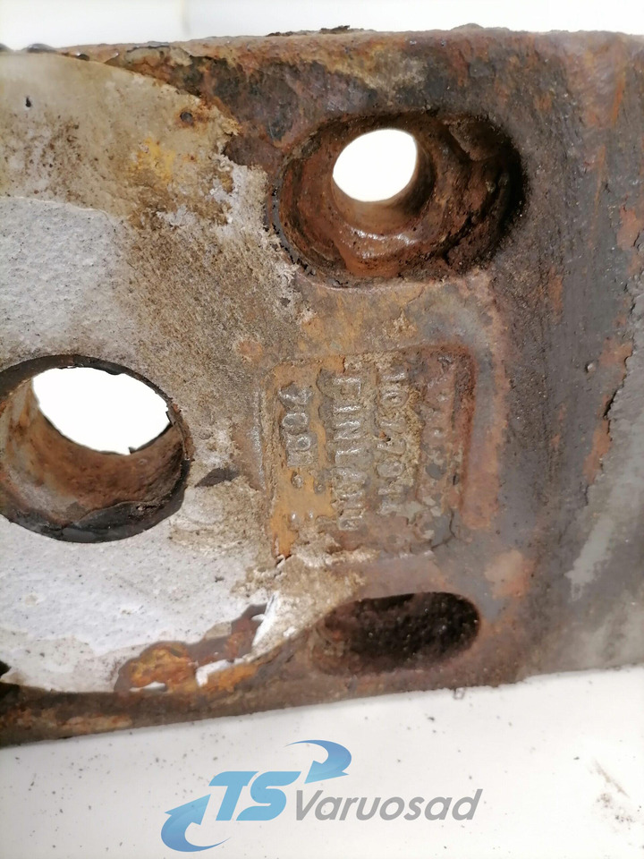Volvo Bracket 1077914 - Vedrustus - Veoauto: pilt 2 Volvo Bracket 1077914 - Vedrustus - Veoauto: pilt 2