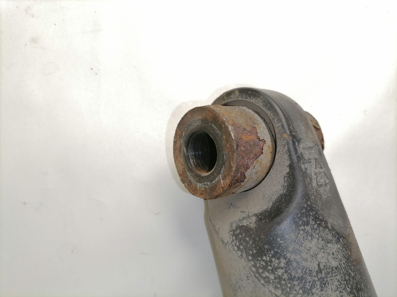 Volvo Cab tilting cylinder 20922303 - Kabiini vedrustus - Veoauto: pilt 4 Volvo Cab tilting cylinder 20922303 - Kabiini vedrustus - Veoauto: pilt 4