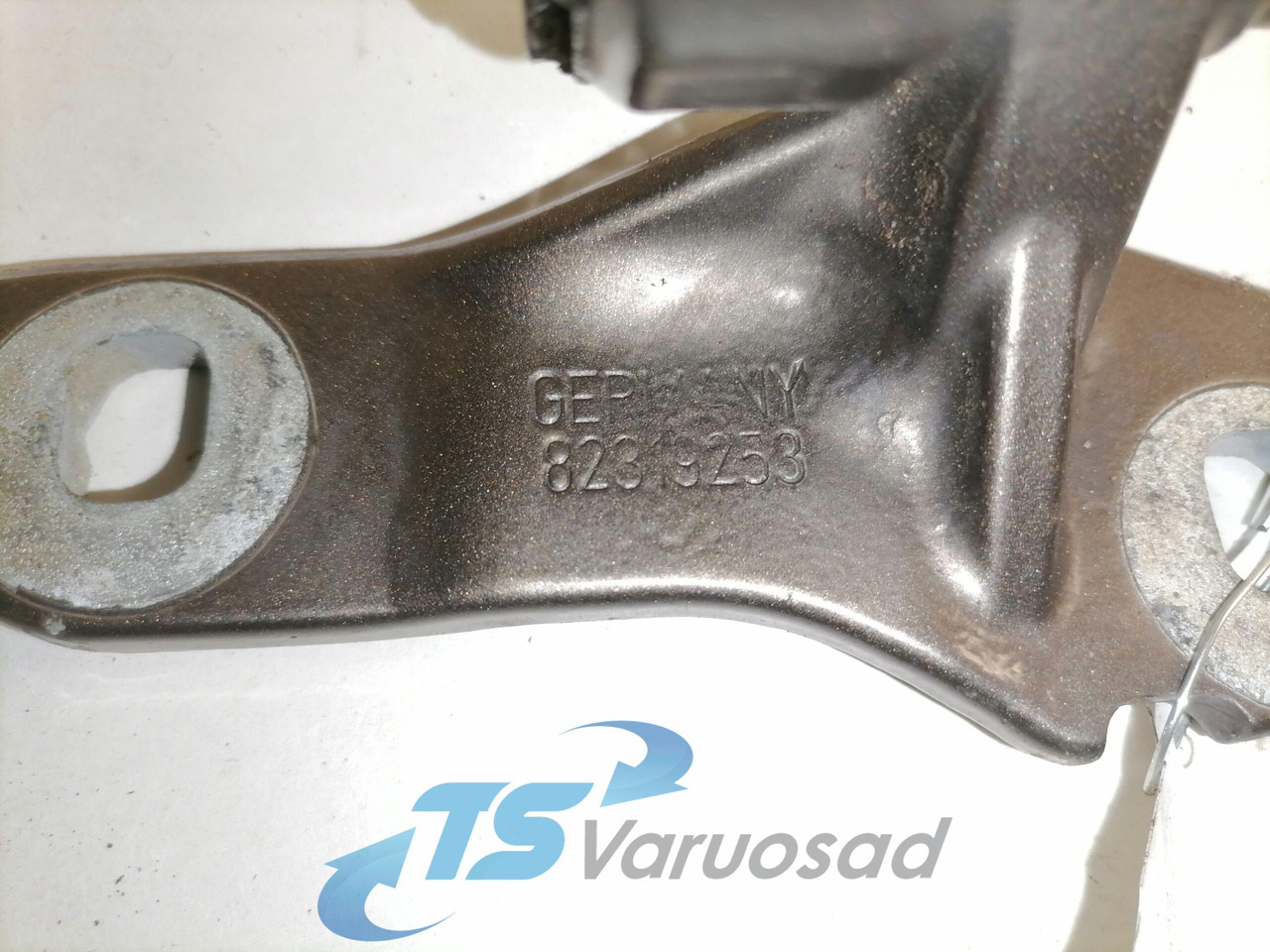 Volvo Door hinge 82319253 - Uks ja varuosad - Veoauto: pilt 3 Volvo Door hinge 82319253 - Uks ja varuosad - Veoauto: pilt 3