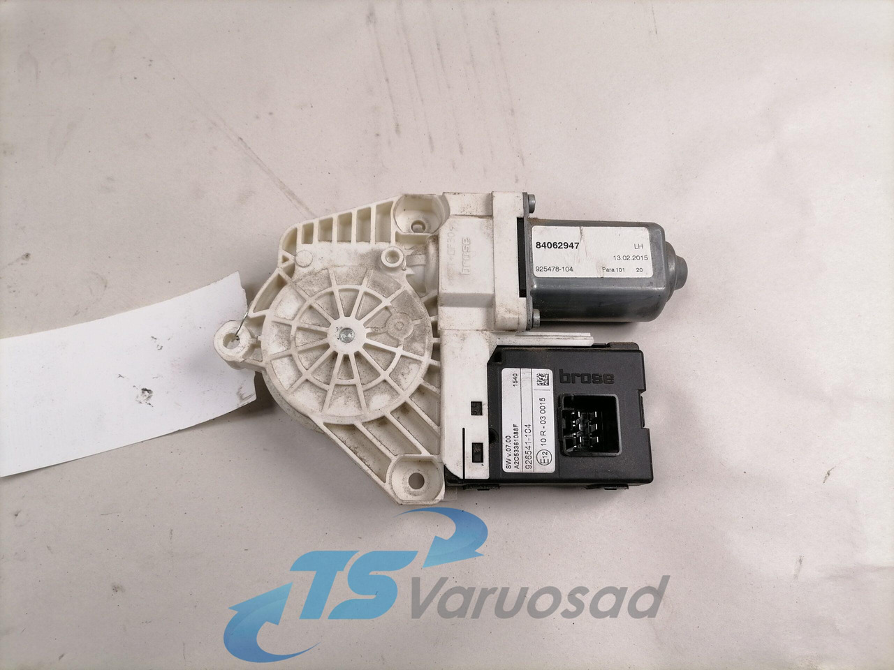 Volvo Glass lift 84062947 - Aken ja varuosad - Veoauto: pilt 1 Volvo Glass lift 84062947 - Aken ja varuosad - Veoauto: pilt 1