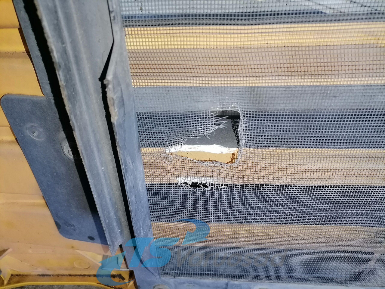 Volvo Grille panel 20360266 - Võre - Veoauto: pilt 3 Volvo Grille panel 20360266 - Võre - Veoauto: pilt 3