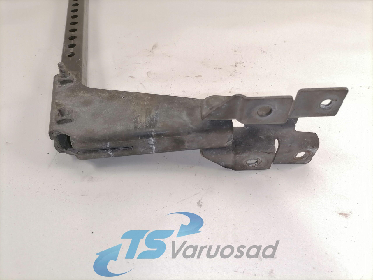 Volvo Kabiini tuulesuunaja kandur 82210159 - Aerodünaamika/ Spoiler - Veoauto: pilt 3 Volvo Kabiini tuulesuunaja kandur 82210159 - Aerodünaamika/ Spoiler - Veoauto: pilt 3