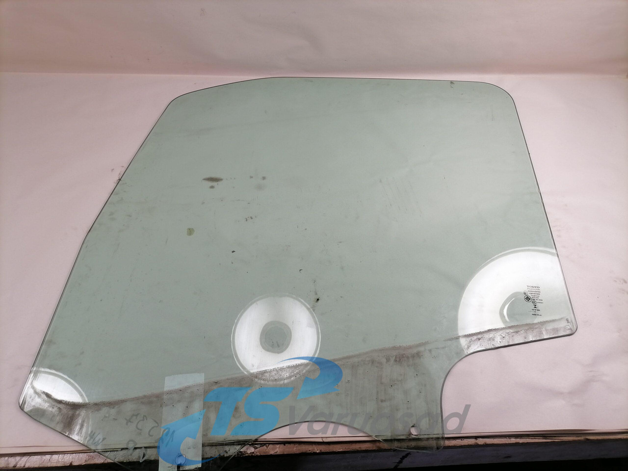 Volvo Küljeklaas, vasak 84043040 - Aken ja varuosad - Veoauto: pilt 1 Volvo Küljeklaas, vasak 84043040 - Aken ja varuosad - Veoauto: pilt 1