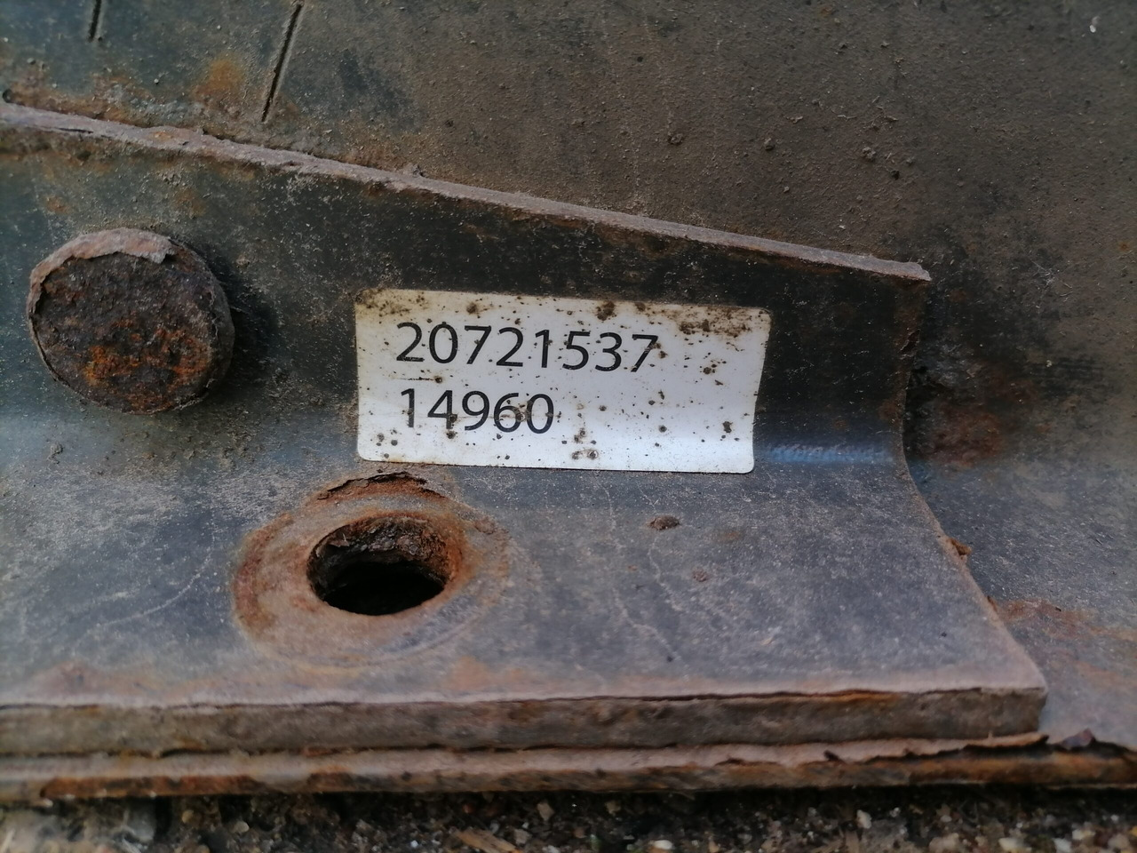 Volvo Kütusepaagi kandur, Volvo 20721537 - Kütusepaak - Veoauto: pilt 2 Volvo Kütusepaagi kandur, Volvo 20721537 - Kütusepaak - Veoauto: pilt 2