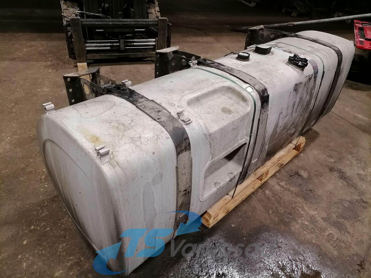 Volvo Kütusepaak 900L 21442022 - Kütusepaak - Veoauto: pilt 3 Volvo Kütusepaak 900L 21442022 - Kütusepaak - Veoauto: pilt 3