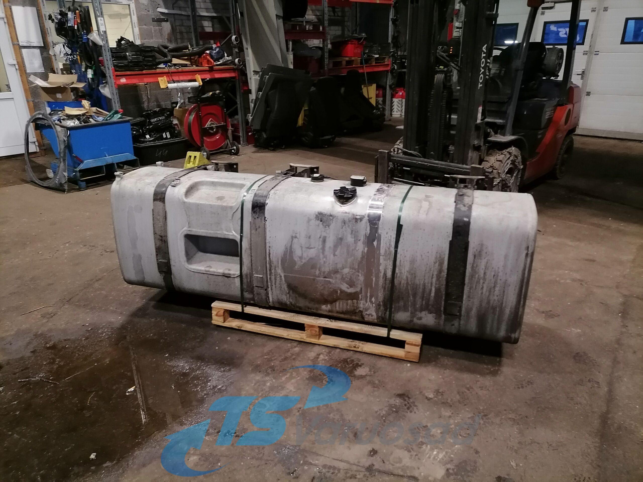 Volvo Kütusepaak 900L 21442022 - Kütusepaak - Veoauto: pilt 1 Volvo Kütusepaak 900L 21442022 - Kütusepaak - Veoauto: pilt 1