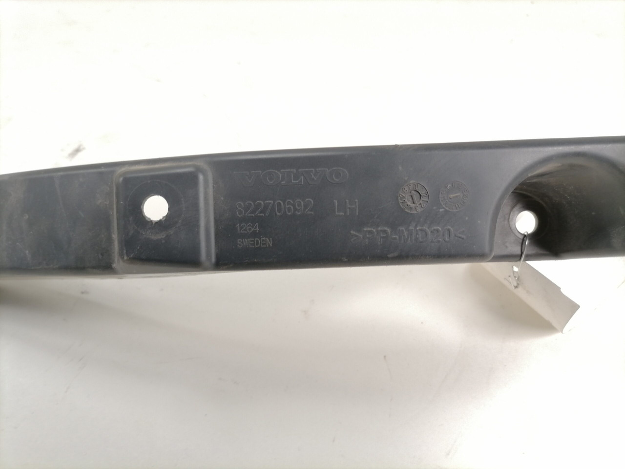 Volvo Plastik 82270692 - Universaalosa - Veoauto: pilt 4 Volvo Plastik 82270692 - Universaalosa - Veoauto: pilt 4