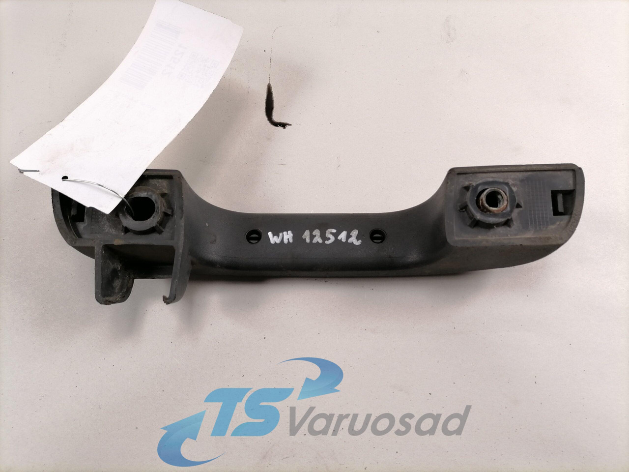 Volvo Plastikdetail, iluvõre käepide 20529738 - Aerodünaamika/ Spoiler - Veoauto: pilt 2 Volvo Plastikdetail, iluvõre käepide 20529738 - Aerodünaamika/ Spoiler - Veoauto: pilt 2