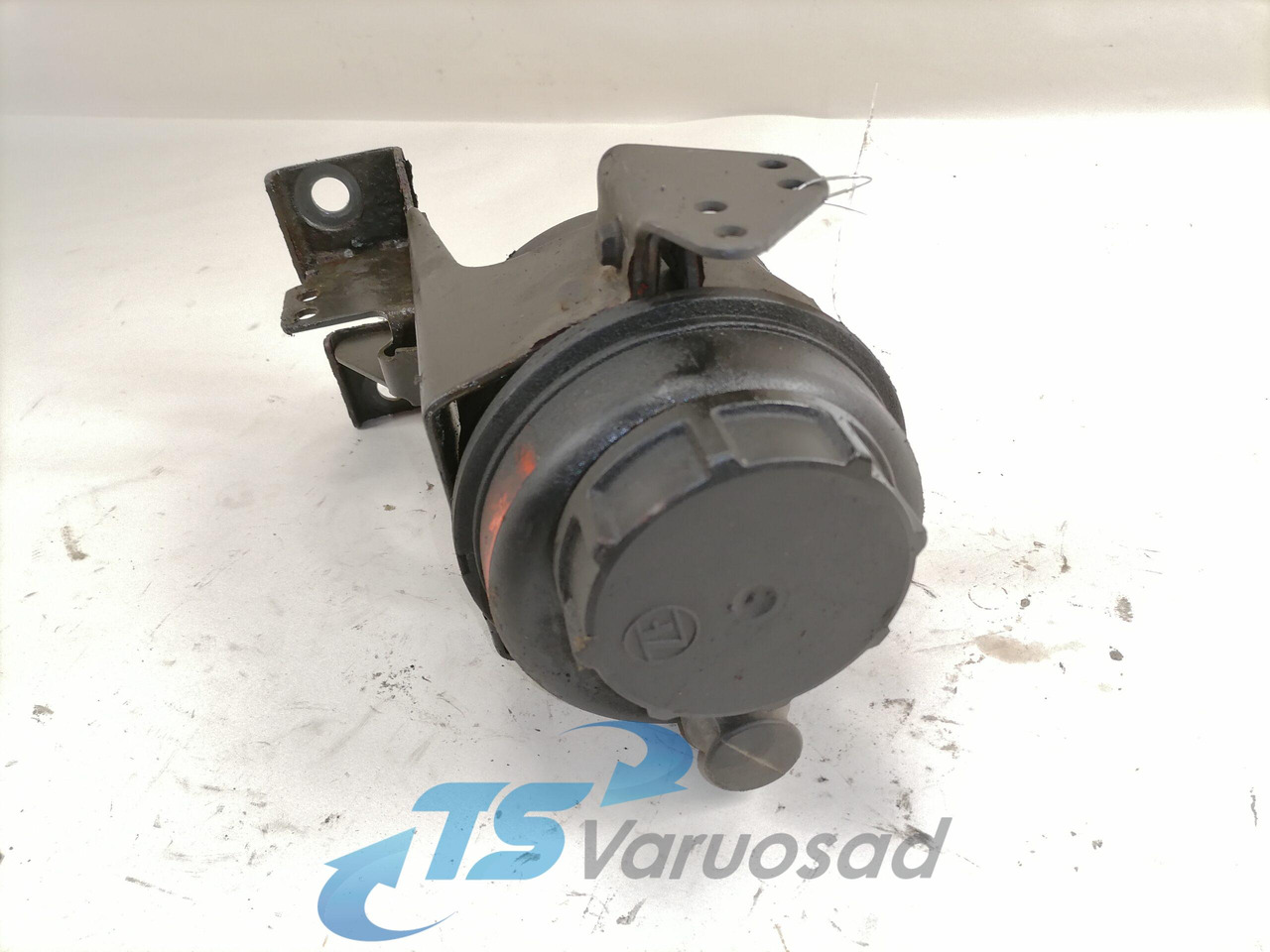 Volvo Steering oil tank+ bracket 1592945 - Roolivõimendi voolik - Veoauto: pilt 3 Volvo Steering oil tank+ bracket 1592945 - Roolivõimendi voolik - Veoauto: pilt 3