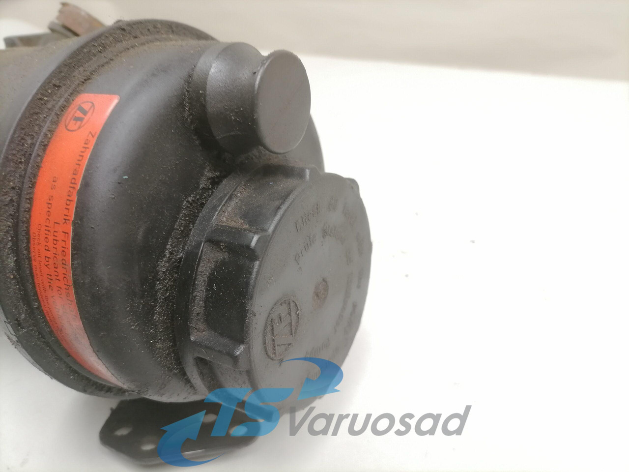 Roolivõimendi voolik - Veoauto Volvo Steering oil tank+ bracket 20495075: pilt 6 Roolivõimendi voolik - Veoauto Volvo Steering oil tank+ bracket 20495075: pilt 6