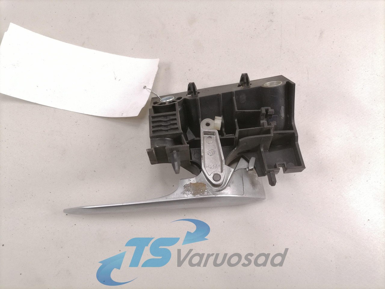 Volvo Ukselink, sisemine vasak 84012025 - Uks ja varuosad - Veoauto: pilt 2 Volvo Ukselink, sisemine vasak 84012025 - Uks ja varuosad - Veoauto: pilt 2