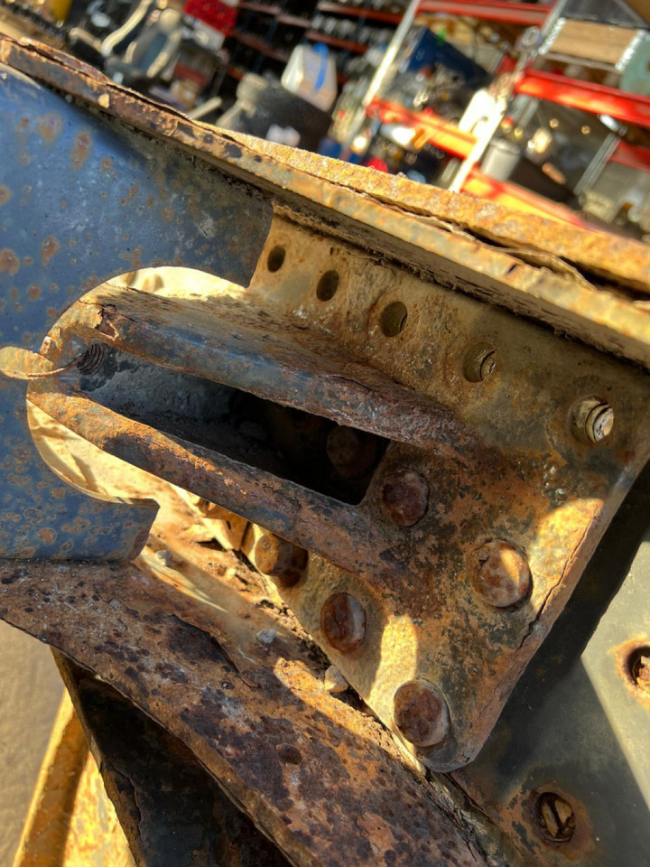Volvo V-rod bracket 20393738 - Telg ja varuosad - Veoauto: pilt 2 Volvo V-rod bracket 20393738 - Telg ja varuosad - Veoauto: pilt 2