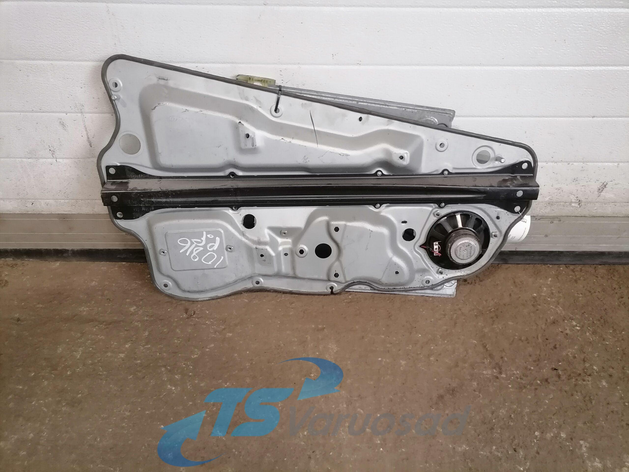 Volvo window mechanism 84056045 - Uks ja varuosad - Veoauto: pilt 1 Volvo window mechanism 84056045 - Uks ja varuosad - Veoauto: pilt 1