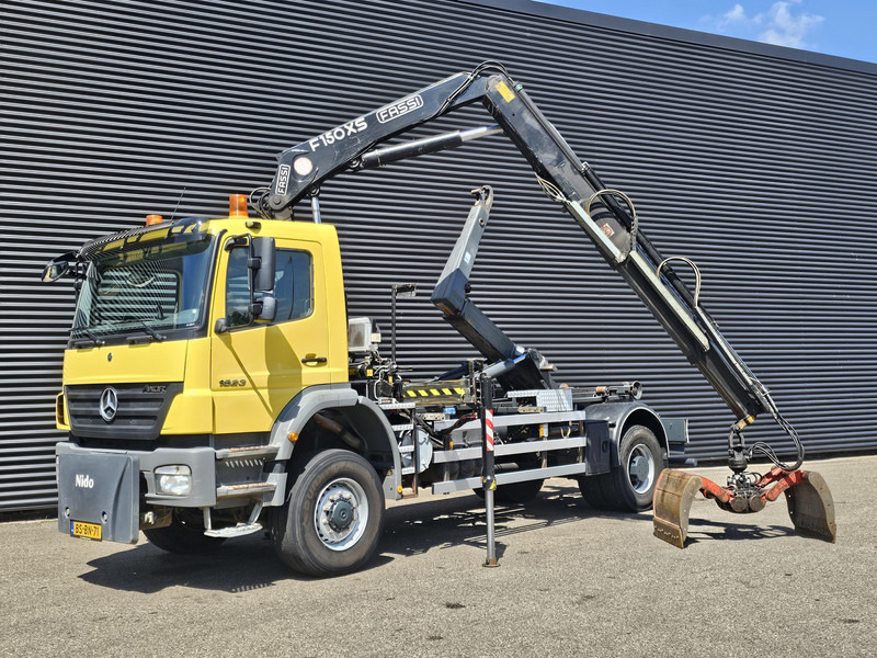 Mercedes-Benz AXOR 1823 4X4 / FASSI CRANE + HOOKLIFT / SPRING SUSPENSION - Konkstõstukiga veoauto, Kraanaga veoauto: pilt 3 Mercedes-Benz AXOR 1823 4X4 / FASSI CRANE + HOOKLIFT / SPRING SUSPENSION - Konkstõstukiga veoauto, Kraanaga veoauto: pilt 3
