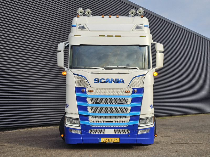 Scania S580 V8 6x2/4 / SPECIAL PAINT / SHOW - Sadulveok: pilt 5 Scania S580 V8 6x2/4 / SPECIAL PAINT / SHOW - Sadulveok: pilt 5