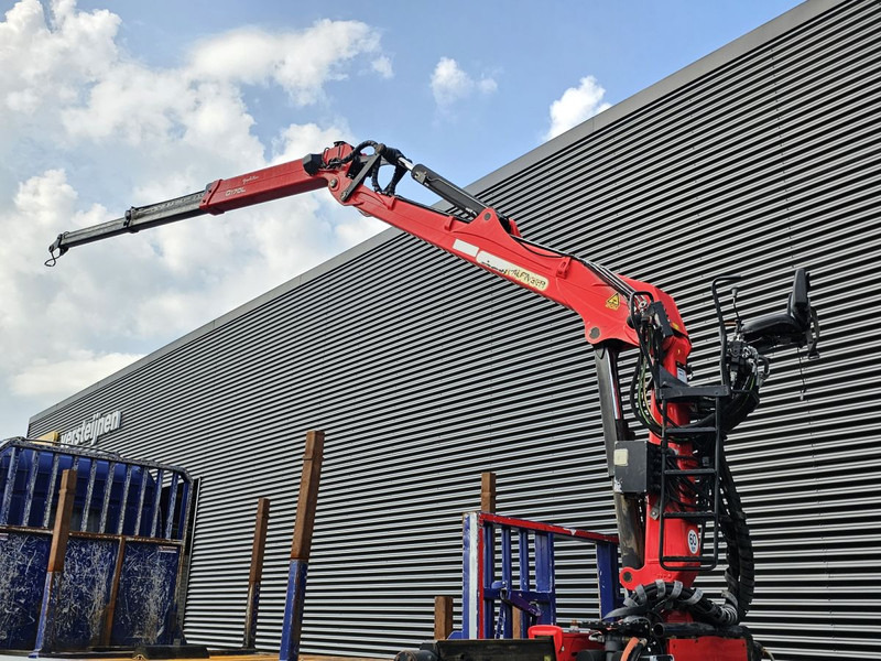 Scania G440 / RETARDER / 8x4 / PALFINGER-EPSILON CRANE - Kraanaga veoauto: pilt 3 Scania G440 / RETARDER / 8x4 / PALFINGER-EPSILON CRANE - Kraanaga veoauto: pilt 3