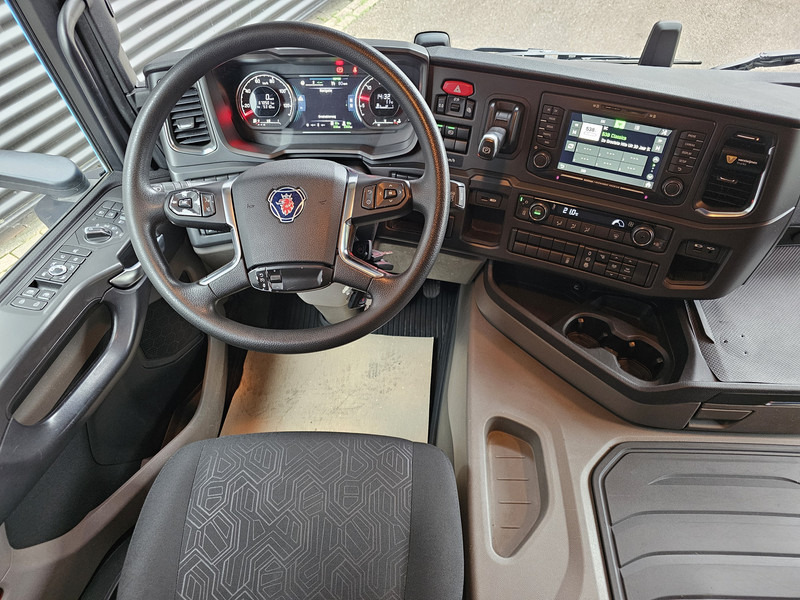 Interior photo 1: Scania P250 4X2 / FRIGOBLOCK / LBW liising Scania P250 4X2 / FRIGOBLOCK / LBW