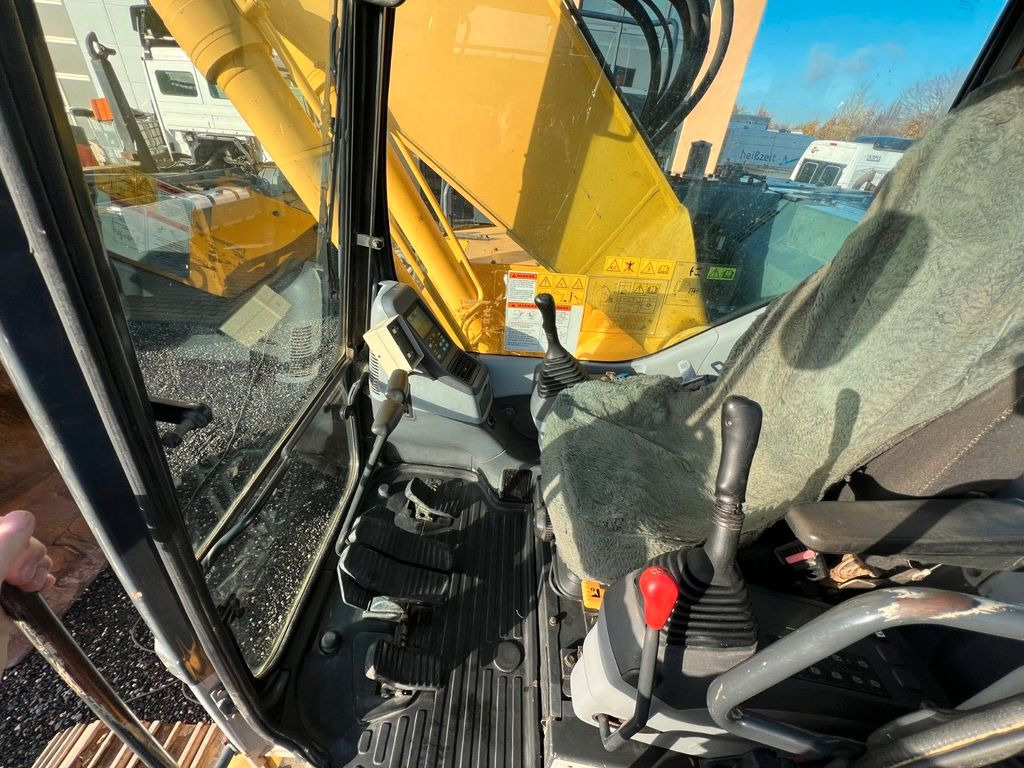 Lintekskavaator Komatsu PC228USLC  23200 Kg 107 Kw: pilt 18