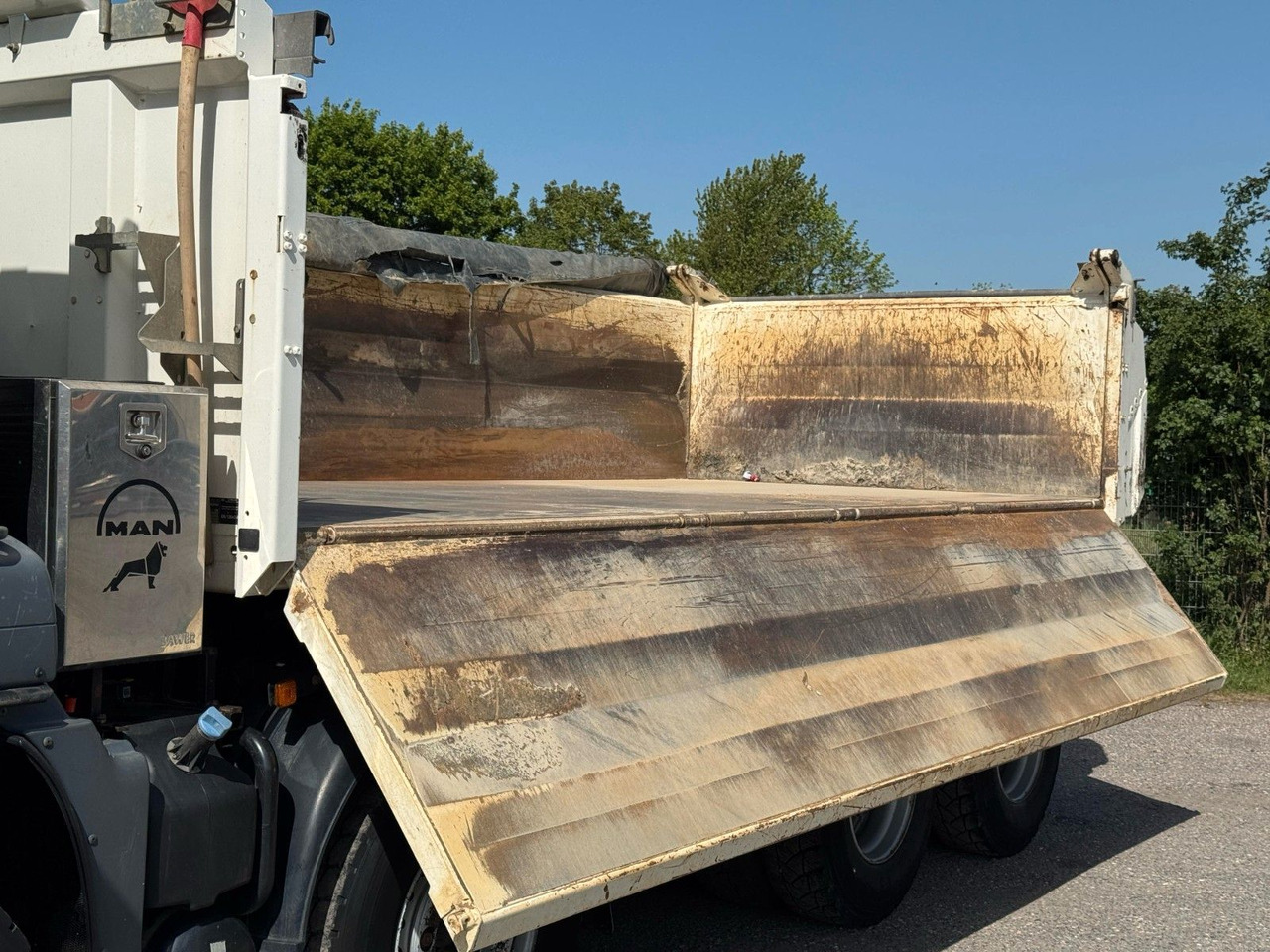 MAN 35.460 8x4 Meiller 3S. Kipper Bordmatik Retarder - Kallurauto: pilt 3 MAN 35.460 8x4 Meiller 3S. Kipper Bordmatik Retarder - Kallurauto: pilt 3