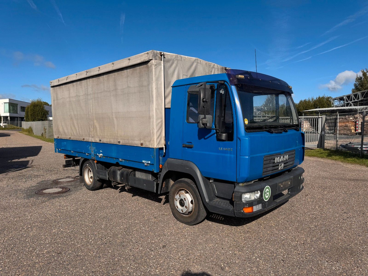 MAN 8.140 4X2 Pritsche Plane Original Km - Tent tarbesõiduk: pilt 1 MAN 8.140 4X2 Pritsche Plane Original Km - Tent tarbesõiduk: pilt 1