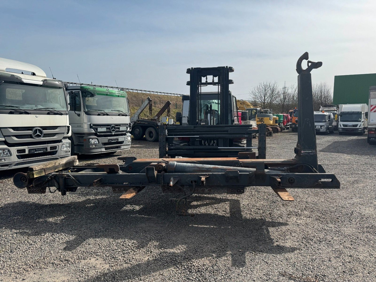 Meiller Abrollaufbau für 6X4 mit 3,90 Radstand - Konkstõstukiga veoauto: pilt 2 Meiller Abrollaufbau für 6X4 mit 3,90 Radstand - Konkstõstukiga veoauto: pilt 2