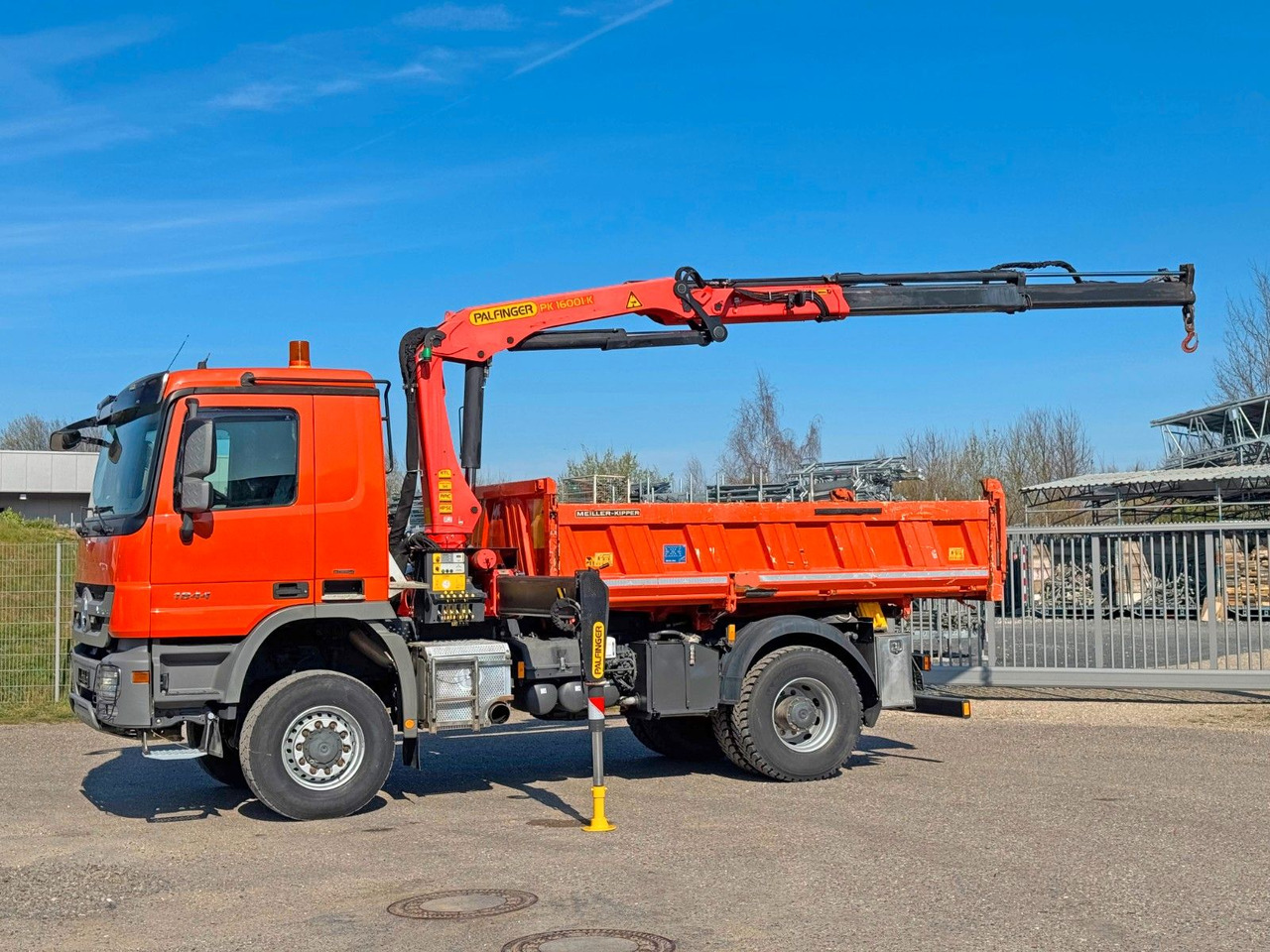 Mercedes-Benz 1844 4x4 Meiller 3S Bordmatik Palfinger PK16001K - Kallurauto: pilt 1 Mercedes-Benz 1844 4x4 Meiller 3S Bordmatik Palfinger PK16001K - Kallurauto: pilt 1