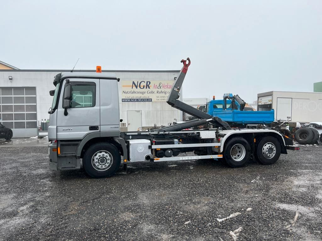 Mercedes-Benz 2541 6X2 VDL Abroller mit Hydr. Verriegelung - Konkstõstukiga veoauto: pilt 1 Mercedes-Benz 2541 6X2 VDL Abroller mit Hydr. Verriegelung - Konkstõstukiga veoauto: pilt 1