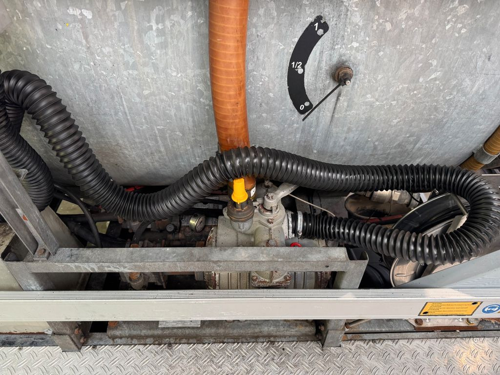 Mercedes-Benz 818 4X2 ROM Toilettenwagen Mercedes-Benz 818 4X2 ROM Toilettenwagen 6 Plätze - Vaakumveok: pilt 4 Mercedes-Benz 818 4X2 ROM Toilettenwagen Mercedes-Benz 818 4X2 ROM Toilettenwagen 6 Plätze - Vaakumveok: pilt 4