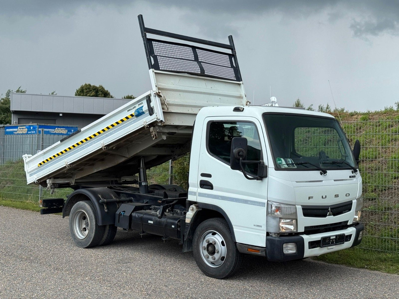 Mitsubishi 7C15 Fuso Canter 4x2 mit Meiller 3S. Kipper - Tarbesõiduk kallur: pilt 1 Mitsubishi 7C15 Fuso Canter 4x2 mit Meiller 3S. Kipper - Tarbesõiduk kallur: pilt 1