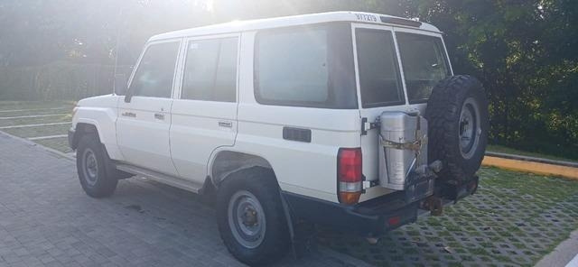 Toyota Land Cruiser 76 - Auto: pilt 2 Toyota Land Cruiser 76 - Auto: pilt 2