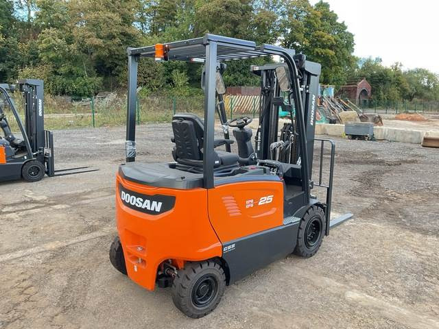 Doosan B25X-7 PLUS - Elektritõstuk: pilt 3 Doosan B25X-7 PLUS - Elektritõstuk: pilt 3