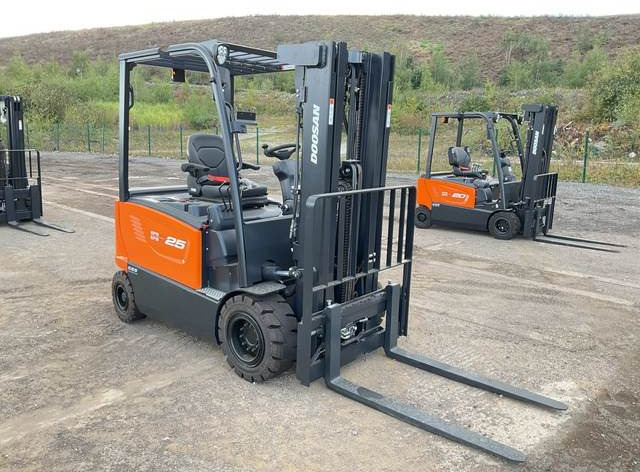 Doosan B25X-7 PLUS - Elektritõstuk: pilt 4 Doosan B25X-7 PLUS - Elektritõstuk: pilt 4