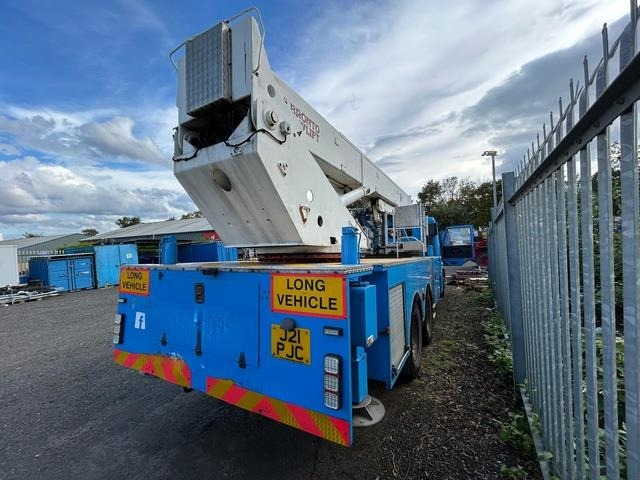 Scania P113ML - Veoautolt tõusev platvorm: pilt 3 Scania P113ML - Veoautolt tõusev platvorm: pilt 3