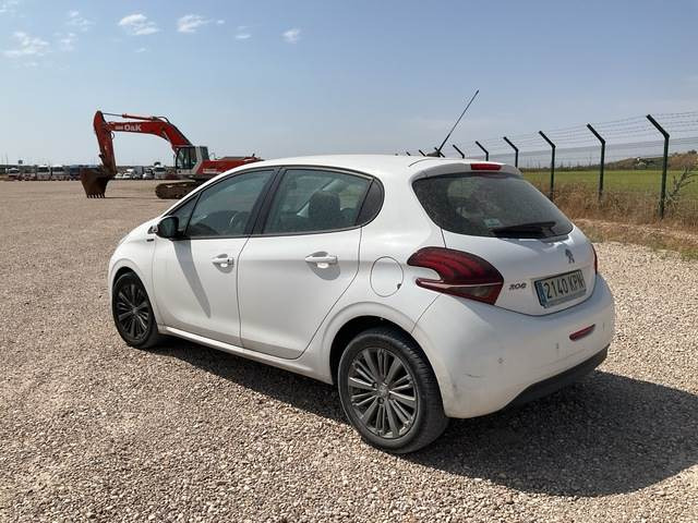 Peugeot 208 Signature PureTech 82 - Auto: pilt 2 Peugeot 208 Signature PureTech 82 - Auto: pilt 2