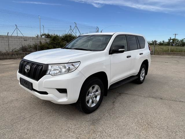 Toyota Land Cruiser Prado - Maastur: pilt 1 Toyota Land Cruiser Prado - Maastur: pilt 1