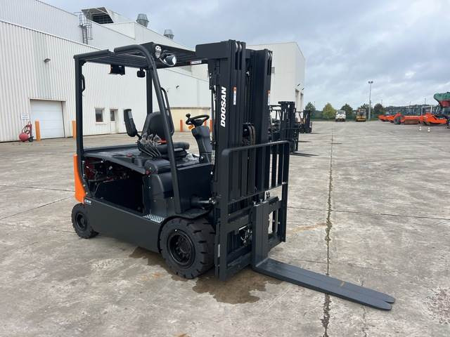 Doosan B30X-7 PLUS - Elektritõstuk: pilt 4 Doosan B30X-7 PLUS - Elektritõstuk: pilt 4