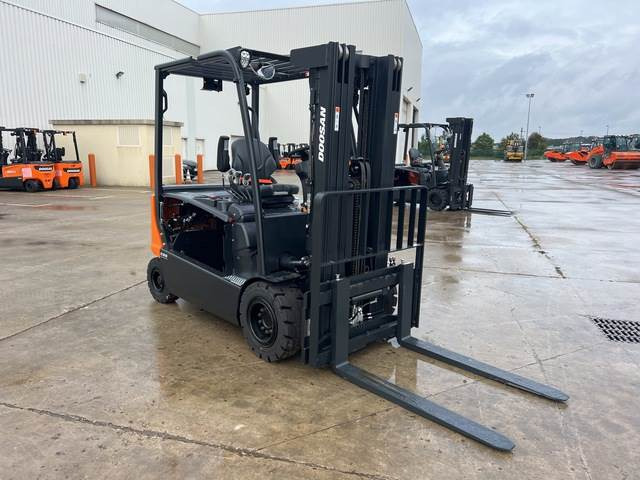 Doosan B30X-7 PLUS - Elektritõstuk: pilt 4 Doosan B30X-7 PLUS - Elektritõstuk: pilt 4