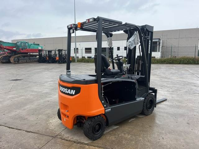Doosan B35X-7 PLUS - Elektritõstuk: pilt 3 Doosan B35X-7 PLUS - Elektritõstuk: pilt 3