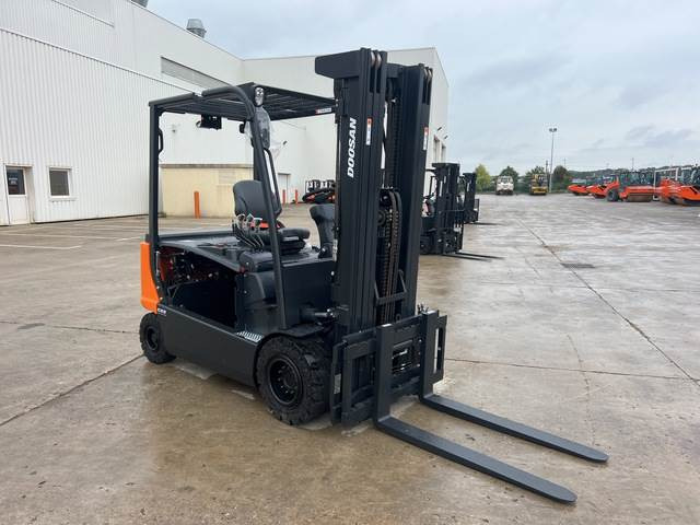 Doosan B35X-7 PLUS - Elektritõstuk: pilt 4 Doosan B35X-7 PLUS - Elektritõstuk: pilt 4