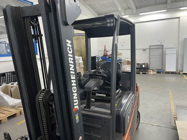 Jungheinrich EFG320 - Elektritõstuk: pilt 2 Jungheinrich EFG320 - Elektritõstuk: pilt 2