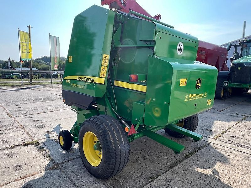 John Deere 842 HiFlow - Heinapress, ümmargune: pilt 5 John Deere 842 HiFlow - Heinapress, ümmargune: pilt 5