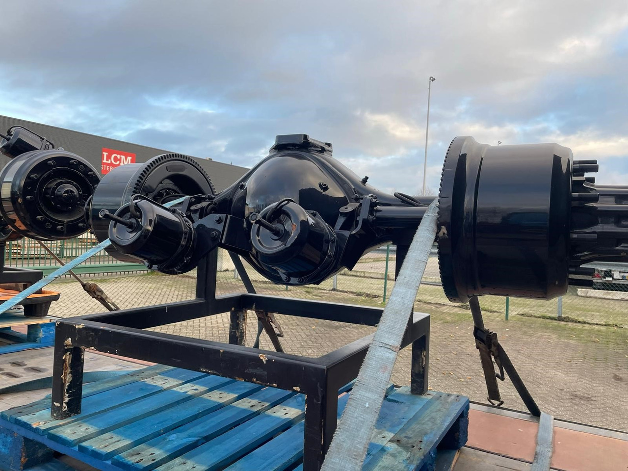 DAF vooras + achteras aandrijfas voor DAF 85/95 vrachtwagen - Telg ja varuosad - Veoauto: pilt 3 DAF vooras + achteras aandrijfas voor DAF 85/95 vrachtwagen - Telg ja varuosad - Veoauto: pilt 3