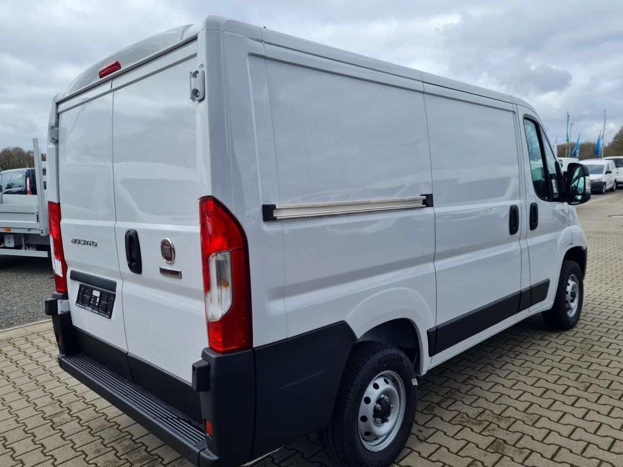 Fiat Ducato 30 Kasten L1H1 KLIMA PDC TEMPOMAT - Väike kaubik: pilt 4 Fiat Ducato 30 Kasten L1H1 KLIMA PDC TEMPOMAT - Väike kaubik: pilt 4